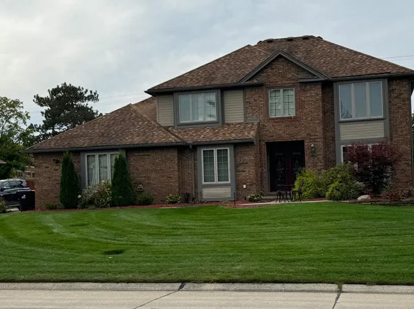 39170 Plumbrook Dr, Farmington Hills, MI 48331