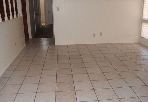 5th image of 4017 E Burgess Ln