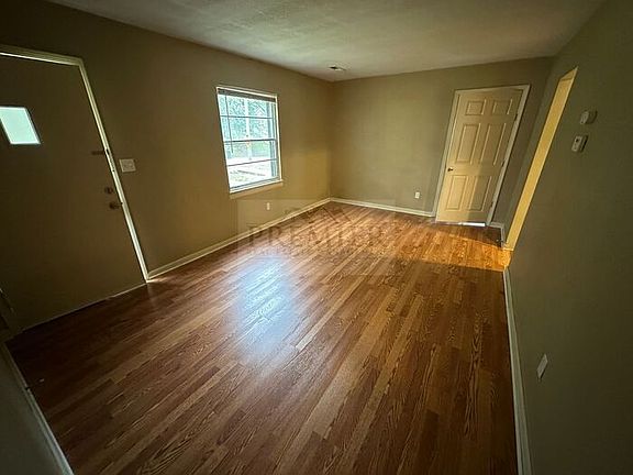 4th image of 2913 S 51st St