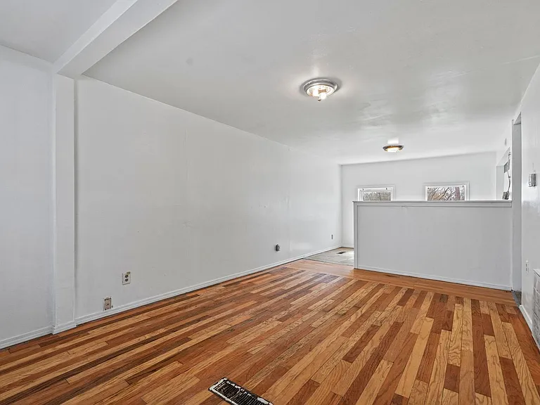 5218.5 Elm St — Photo 2