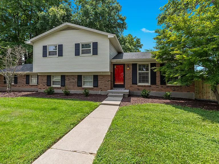 10404 Lark Park Dr — Photo 2