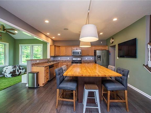 2nd image of 106 Granite Ridge Cir