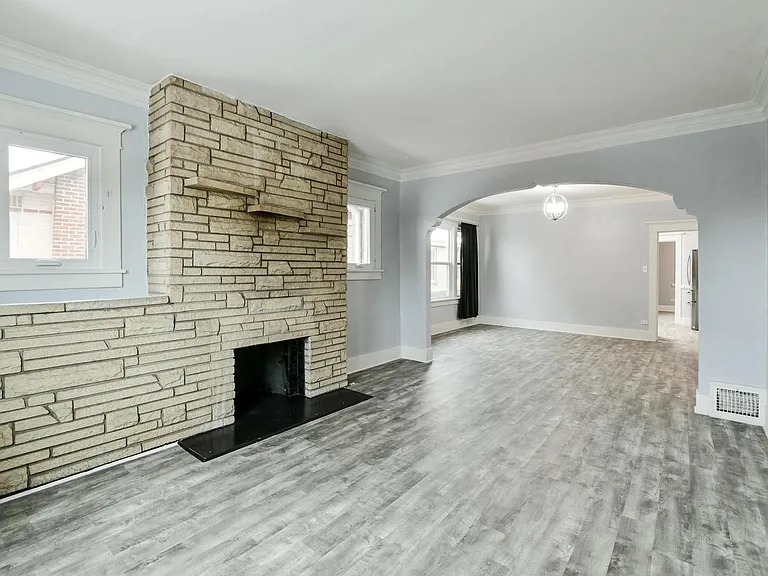 1413 Perry St — Photo 8