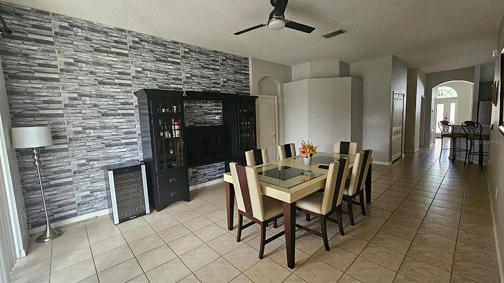 4 bed, 2.5 bath, 1987 sqft, $3,000 — Photo 3