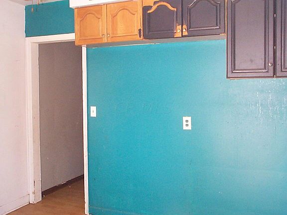4th image of 3044 Norwood St