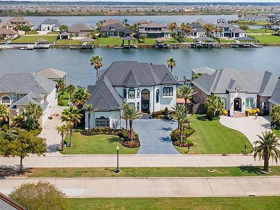 2nd image of 2273 Sunset Blvd