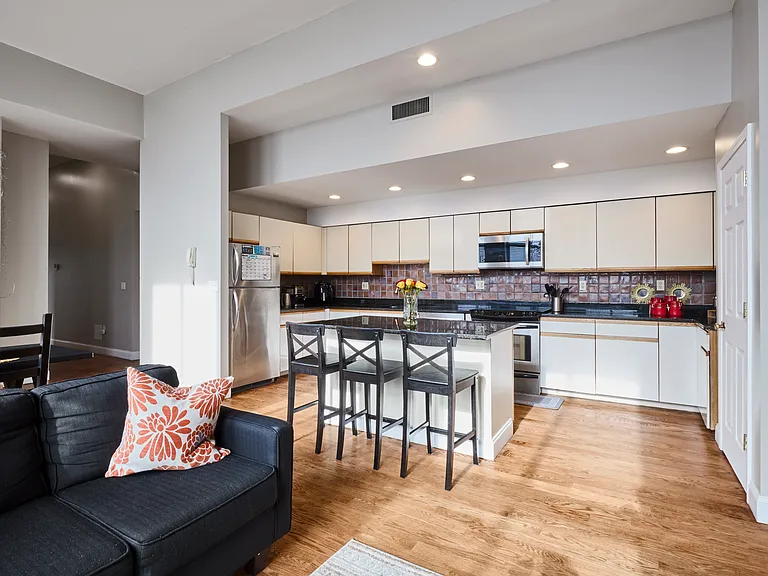 841 Parker St #306 — Photo 4