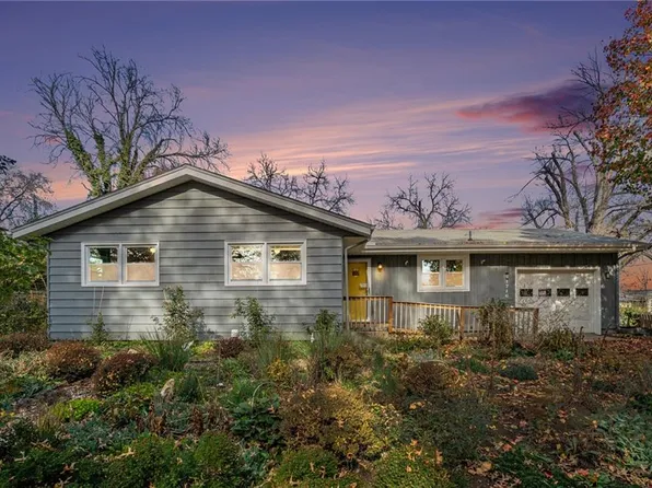 1716 Kent Ter, Lawrence, KS 66046