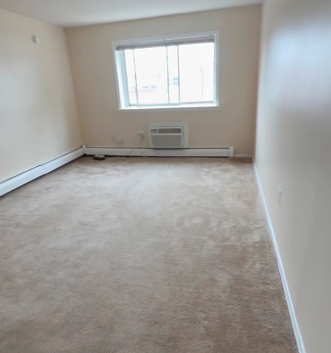 Studio, 400 sqft, $1,225 — Photo 1