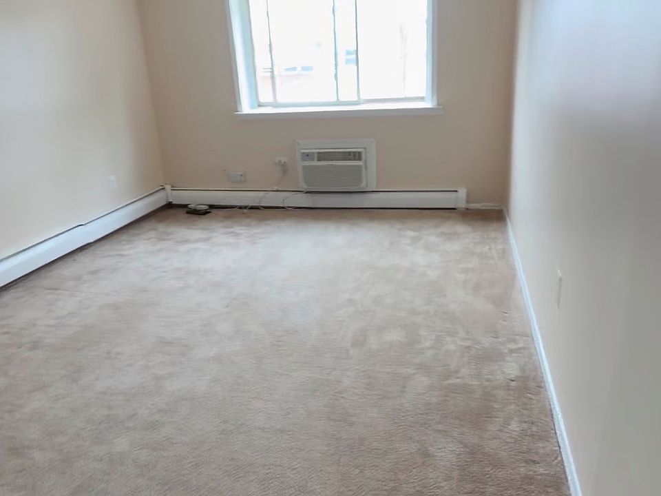 1st image of 4240 Woodhaven Rd #221