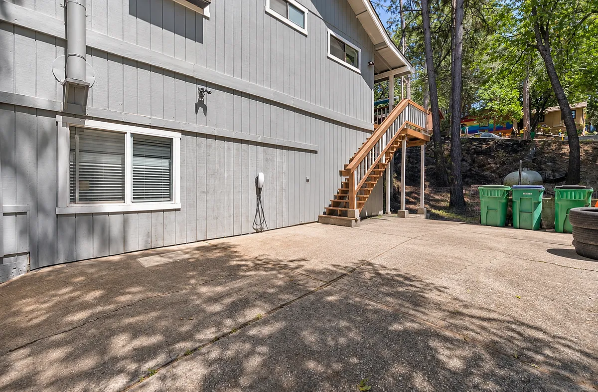 4 bed, 3.0 bath, 1940 sqft, $3,400 — Photo 3