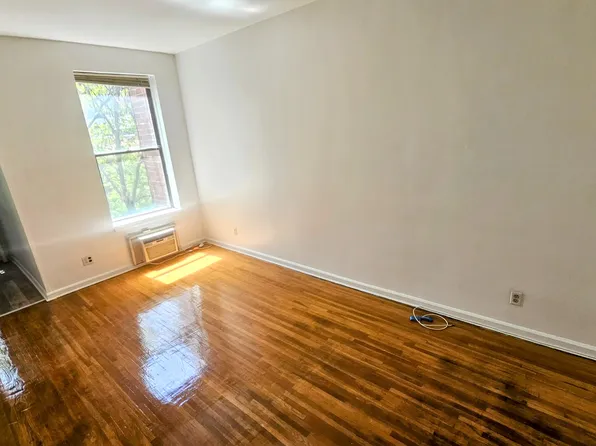 404 East 83rd Street 5B image 2 of 6