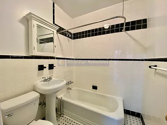 Rented by Sovereign Associates | media 6