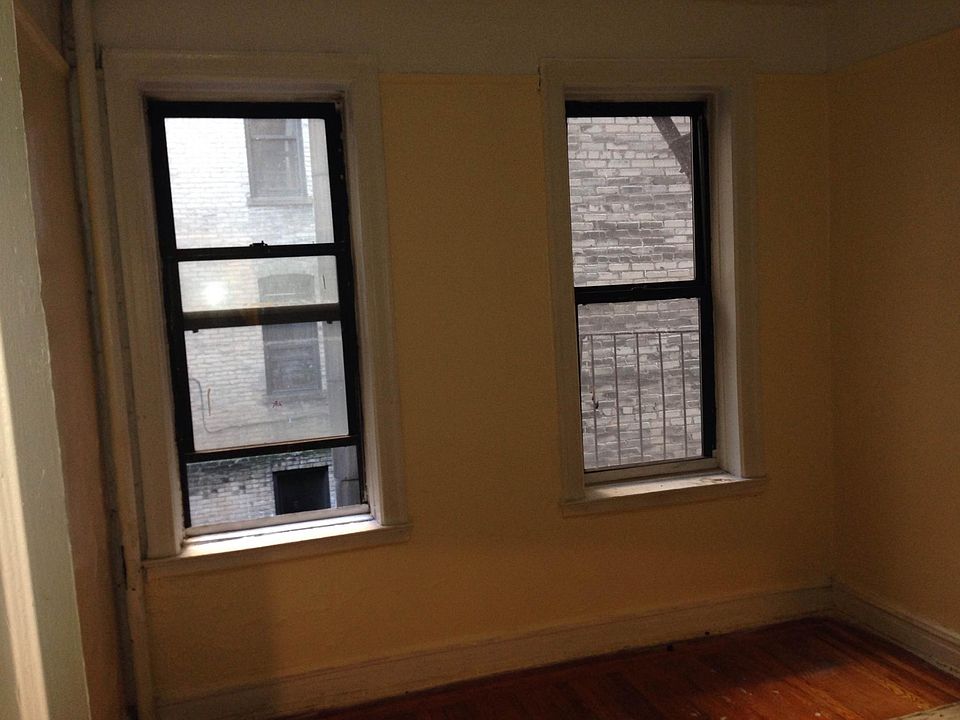 2nd image of 2550 University Ave APT 32
