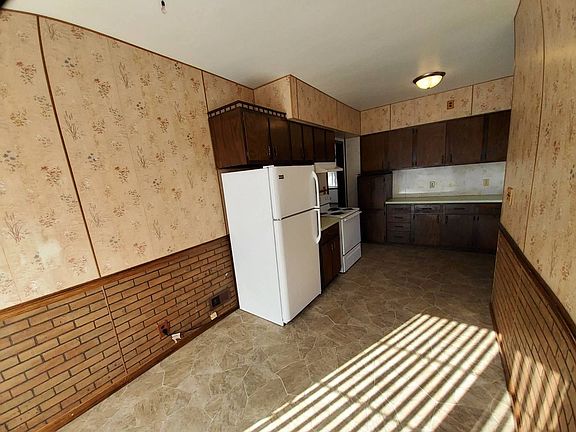 2nd image of 610 S Commercial St