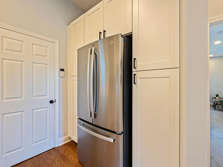 150 N Oak St — Photo 16
