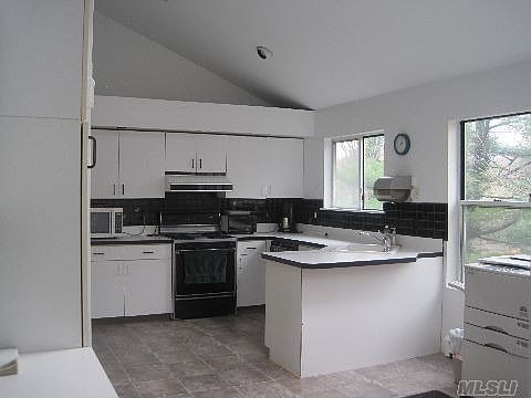 2nd image of 688 Smithtown Byp