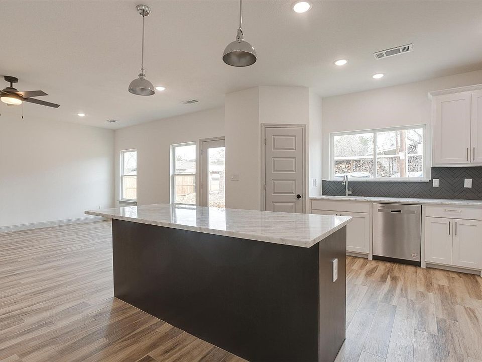 5725 Stonegate Cir, Granbury, TX 76048 Zillow