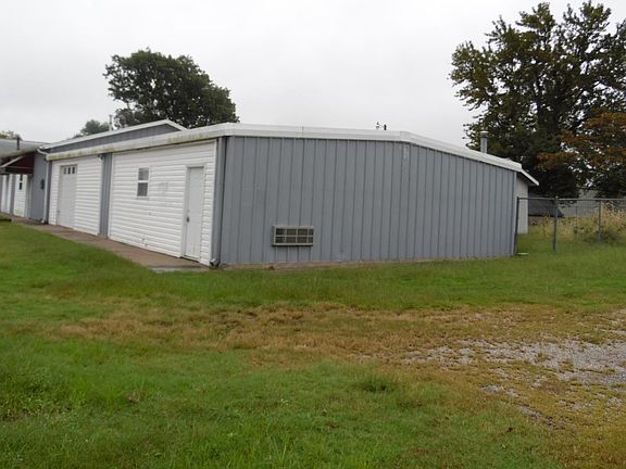 4th image of 824 E Oak St