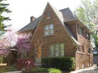 25310 Parkwood Dr, Huntington Woods, MI 48070