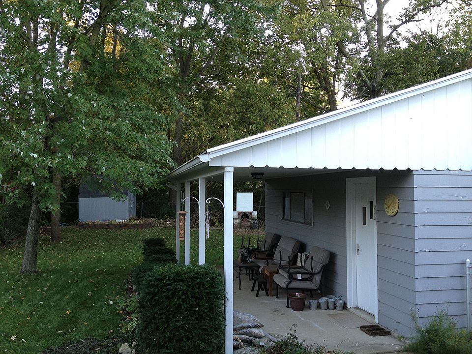 dining room window view of backyard