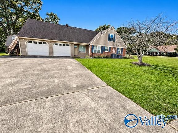 2nd image of 3402 Tanglewood Dr SW