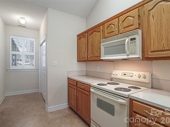 5th image of 3846 Azalea Trl