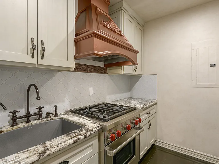 4701 Los Feliz Blvd — Photo 9