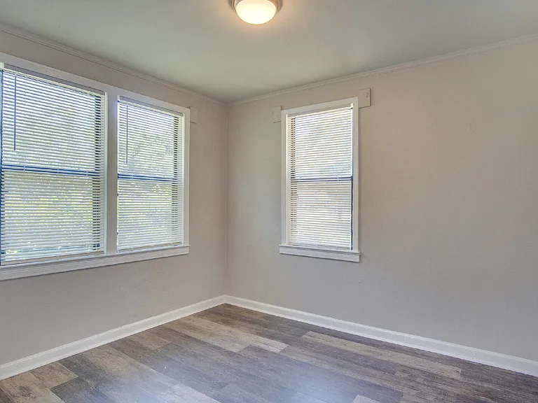1016 W Maxwell St — Photo 13