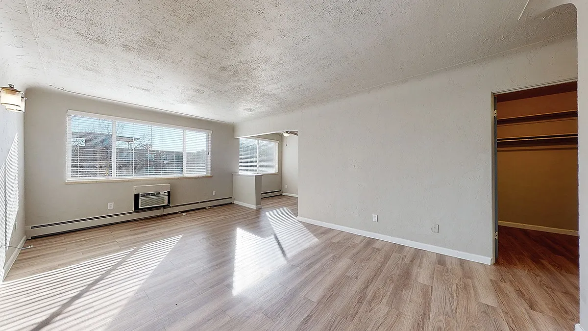 Prince Charles Apartments — Photo 2