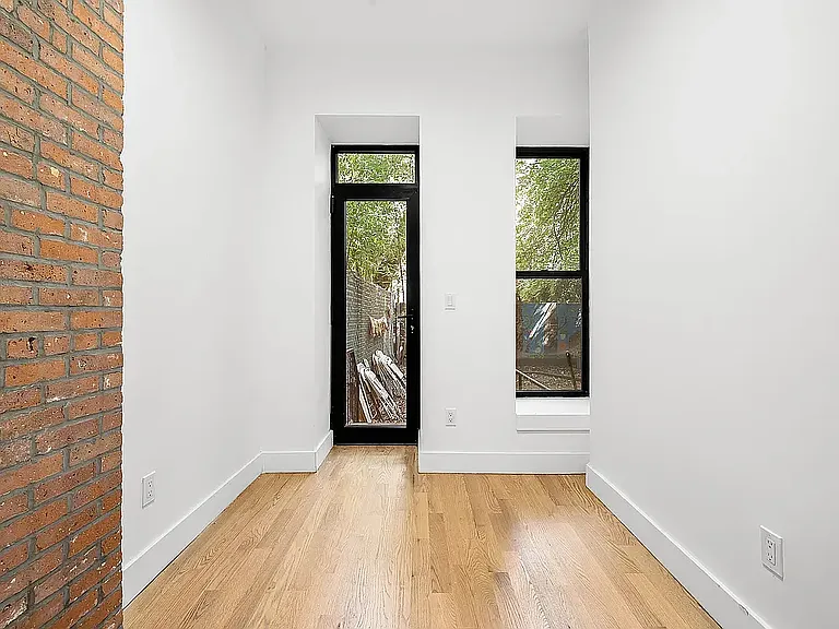 631 E 6th St #2A — Photo 6