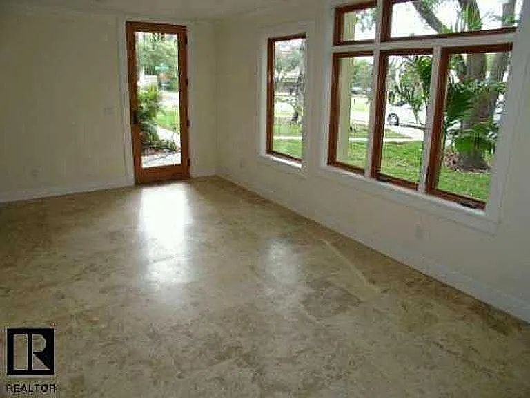 3 bed, 3.5 bath, 2895 sqft, $5,000 — Photo 2