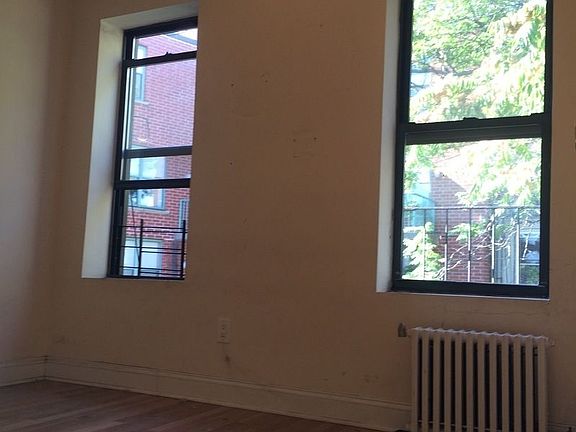 3rd image of 237 W 10th St APT 5