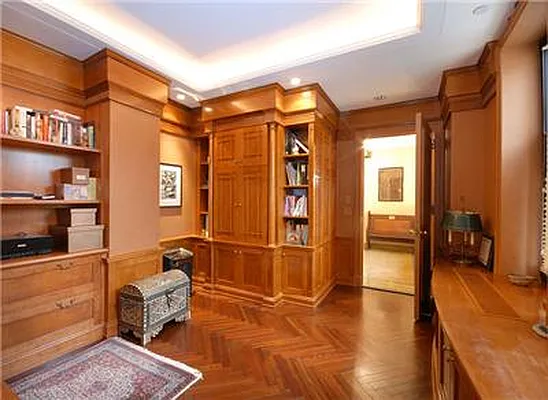 Sold by Warburg | media 5