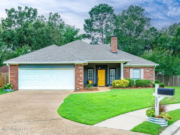 221 Cherrybark Ln, Brandon, MS 39047