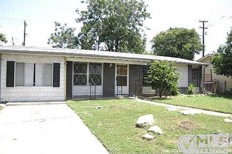 1st image of 639 Pinewood Ln
