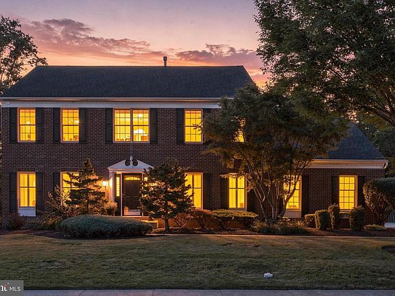 4th image of 4922 Mead Dr