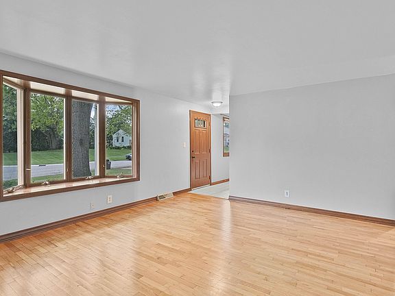 4th image of 5042 Brookgate Dr NW