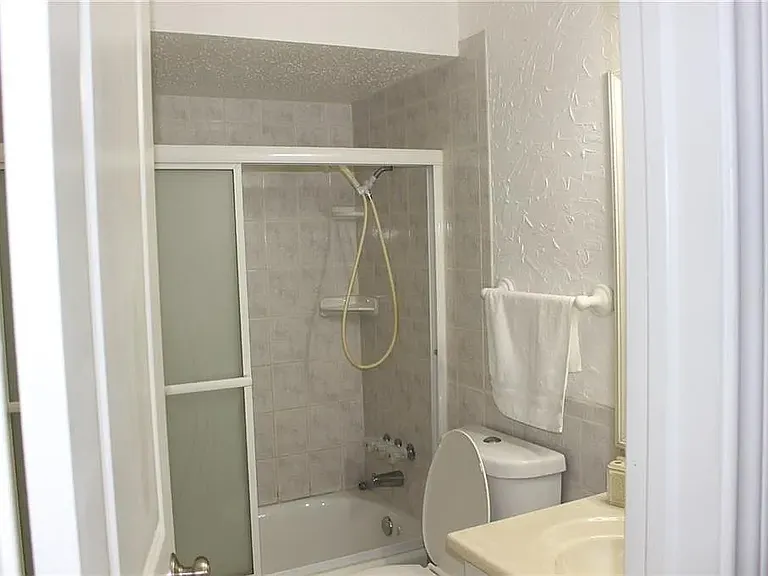 1025 Pleasant Valley Rd — Photo 2