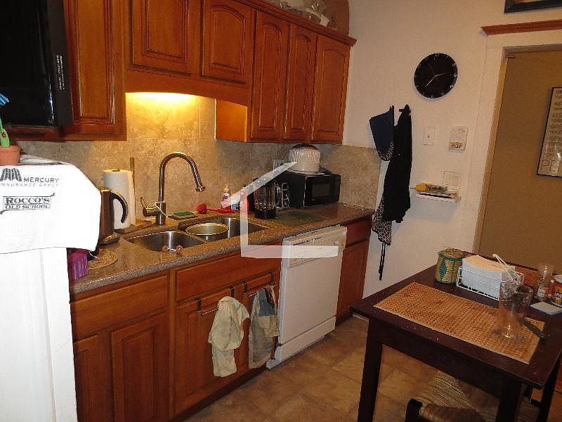 1st image of 54 Egmont St APT 06