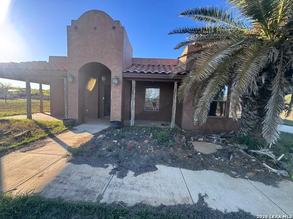 727 County Road 2000, Pearsall, TX 78061