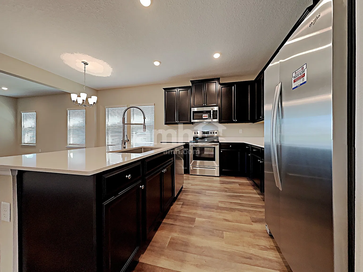 3 bed, 2.0 bath, 1712 sqft, $2,440 — Photo 3