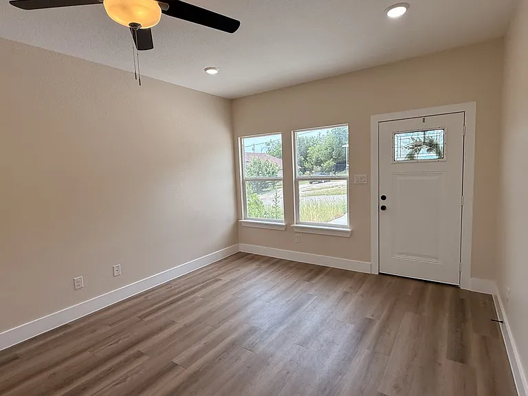2619 Creekview Dr — Photo 9
