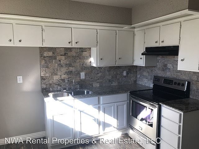 1st image of 306 S Main St APT 4