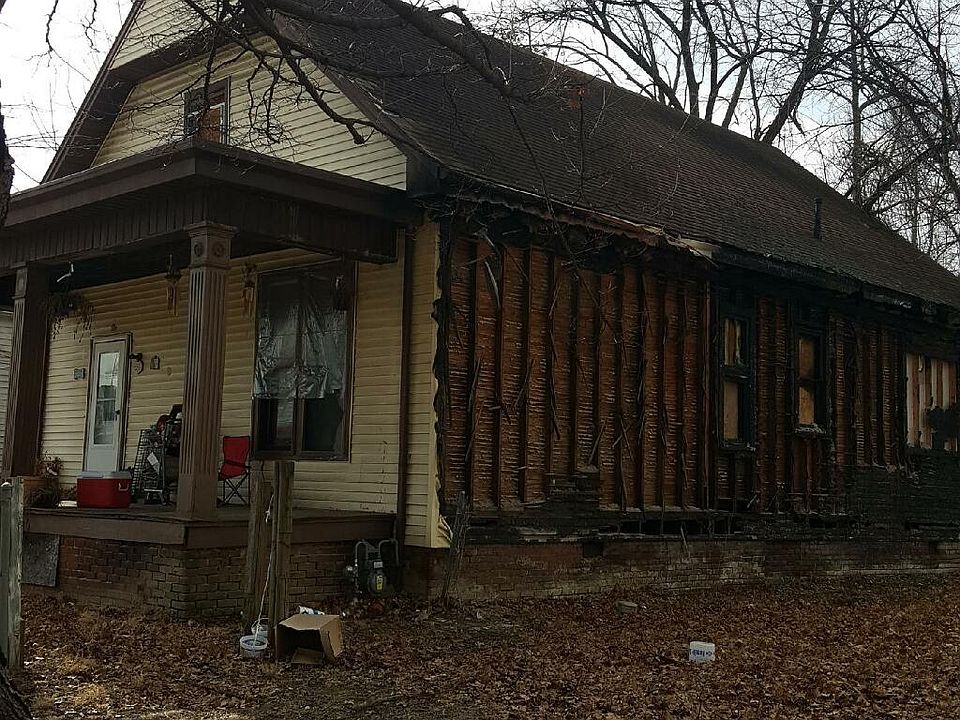 2nd image of 301 S Grand Ave