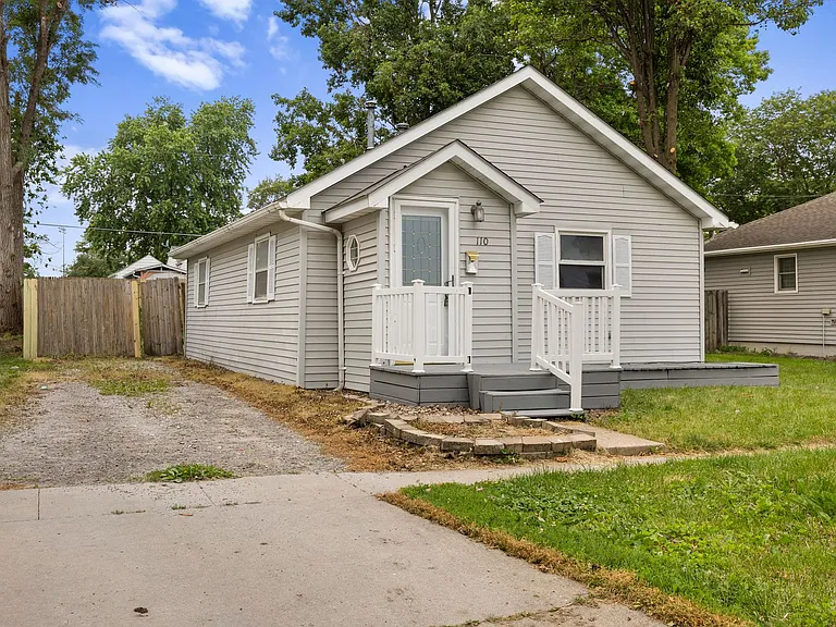 110 S Conrey St — Photo 13