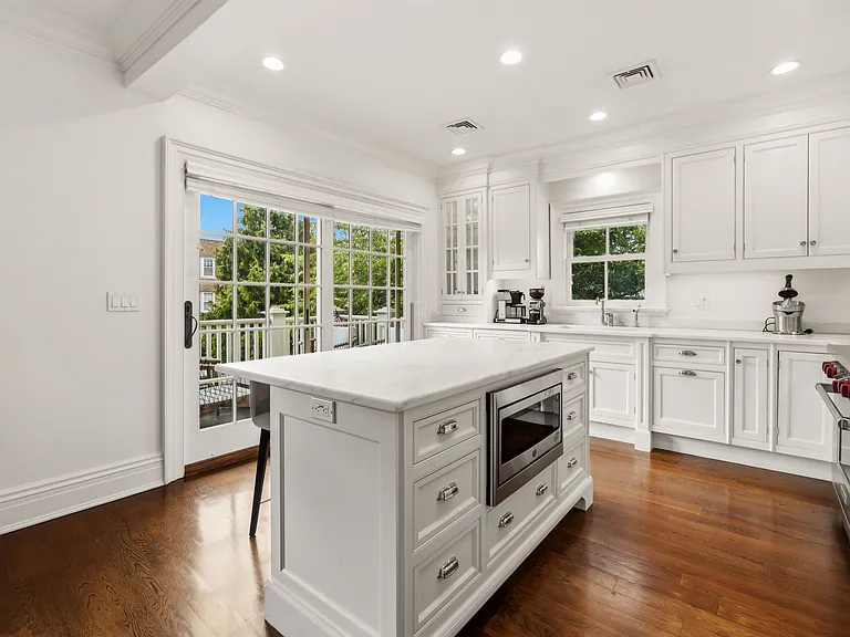 250 Milbank Ave #B — Photo 13