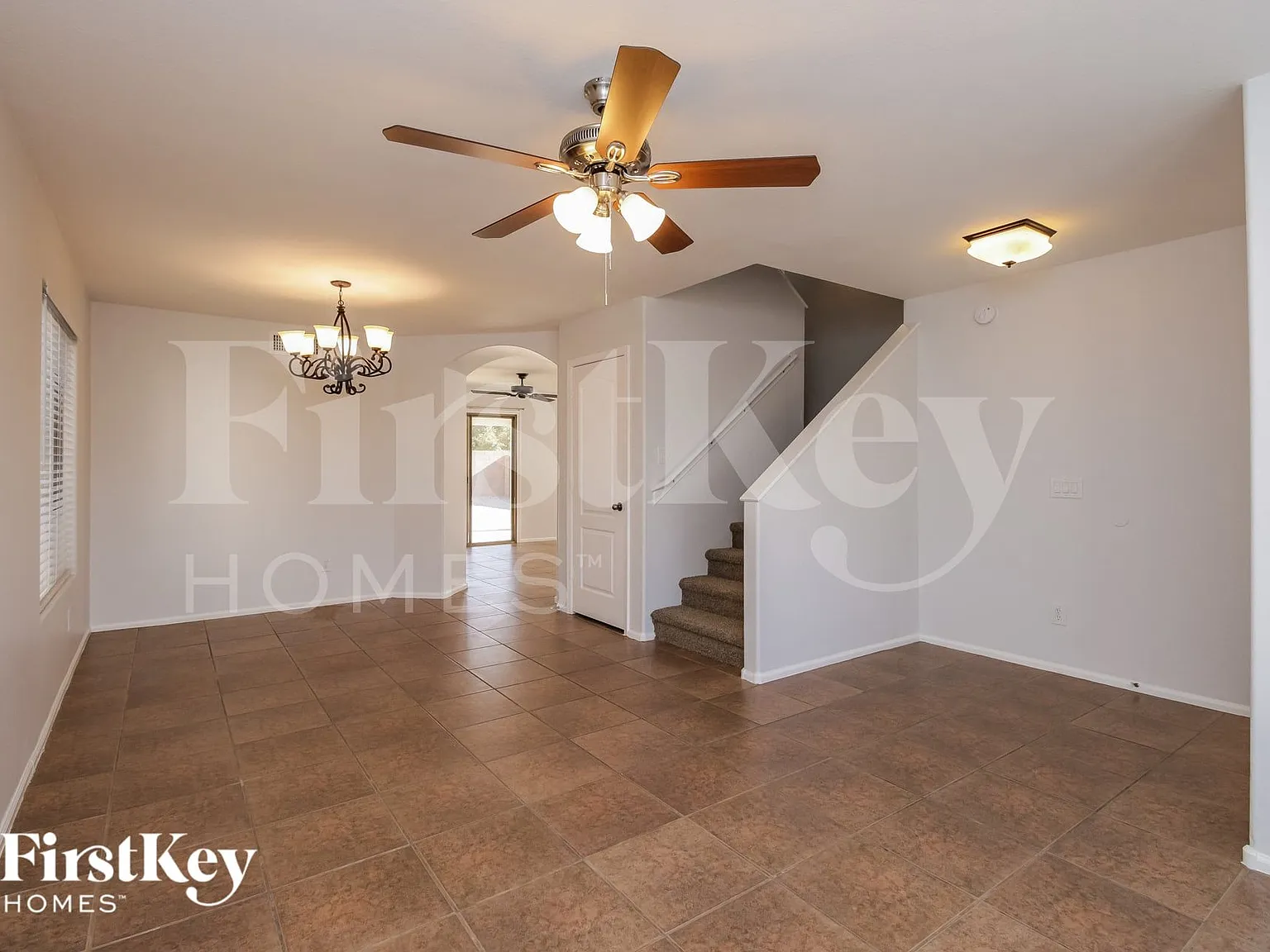 5 bed, 2.5 bath, 2305 sqft, $2,220 — Photo 2