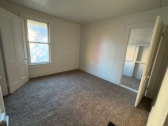 4th image of 528 Forest Ave #528