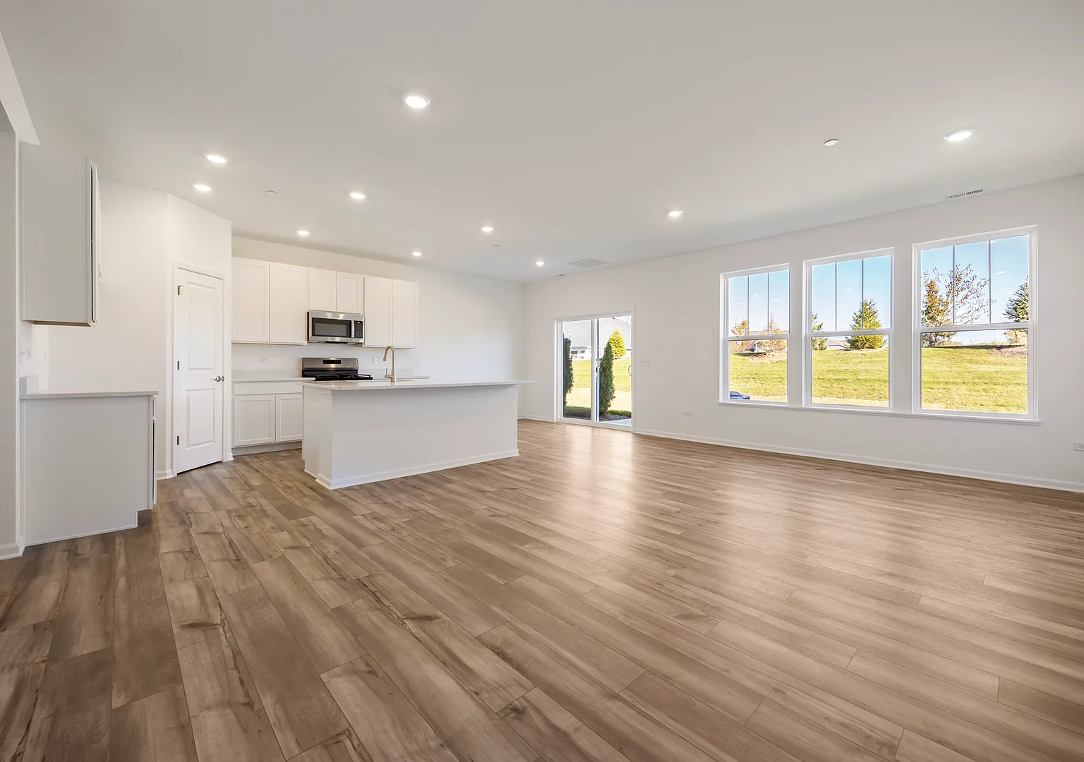 3 bed, 2.5 bath, 1840 sqft, $2,890 — Photo 2